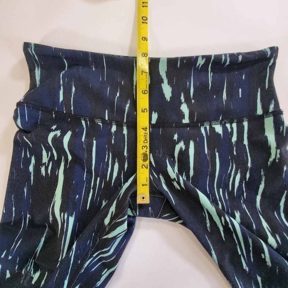 2030 * Lululemon Wunder Under Crop III Painted Animal Menthol Black Size 6 - Picture 6 of 8